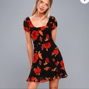 ❤️ Lulu’s Red and Black Floral Print Ruffled Mini Dress